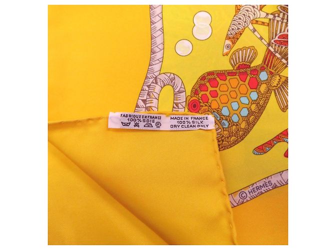 Bufanda de seda Carre 90 Grands Fonds de Hermès Roja Amarillo - vista 4