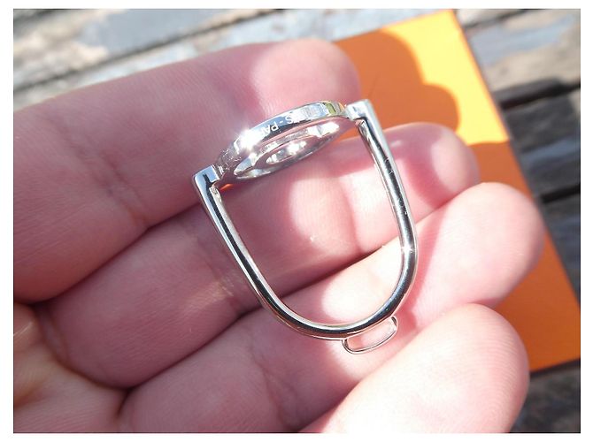 neuer Hermès Schalring aus palladiumbeschichtetem Silberstahl mit einer Hermès-Box Silber Hardware - Ansicht 3