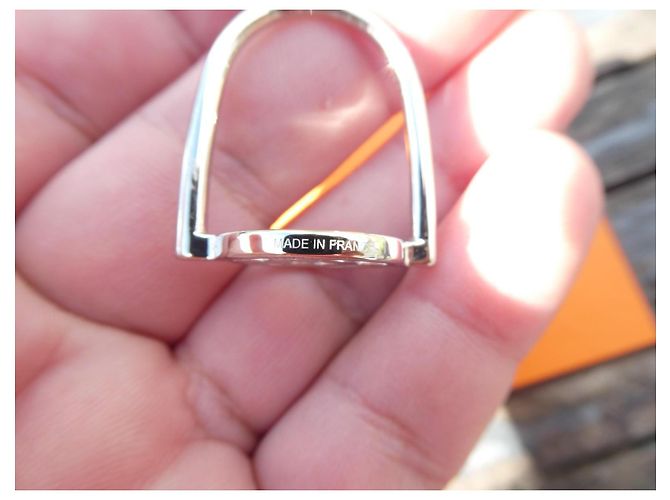 neuer Hermès Schalring aus palladiumbeschichtetem Silberstahl mit einer Hermès-Box Silber Hardware - Ansicht 6