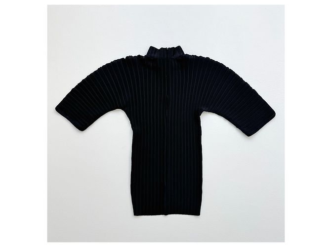 Top negro plisado Solace London - vista 2