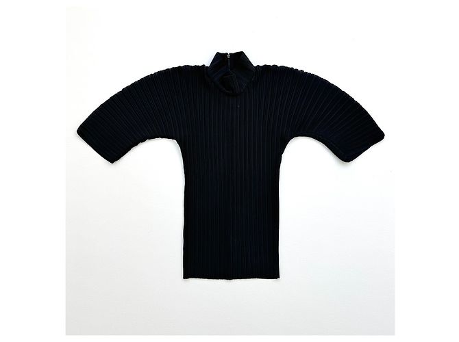 Top negro plisado Solace London - vista 3