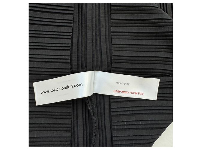 Top negro plisado Solace London - vista 7