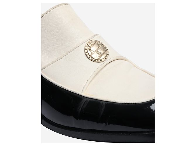 Chanel Mocassini in pelle crema e nera primavera 2015 - taglia EU 38 Crudo - vista 5