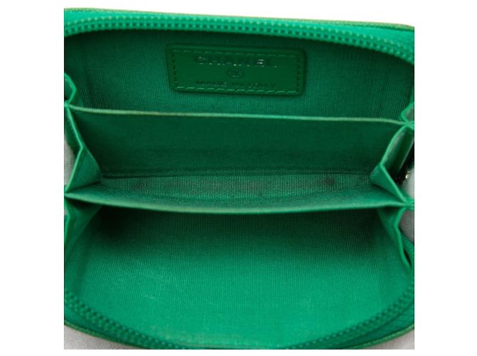 Monedero Chanel Boy en cuero caviar verde - vista 4