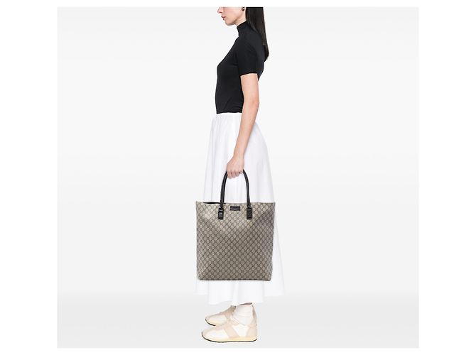 Borsa Tote Verticale GG Supreme Extra Large Beige di Gucci - vista 7