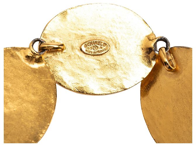 Bracciale Cuff in Madreperla Placcato Oro CC di Chanel D'oro - vista 6