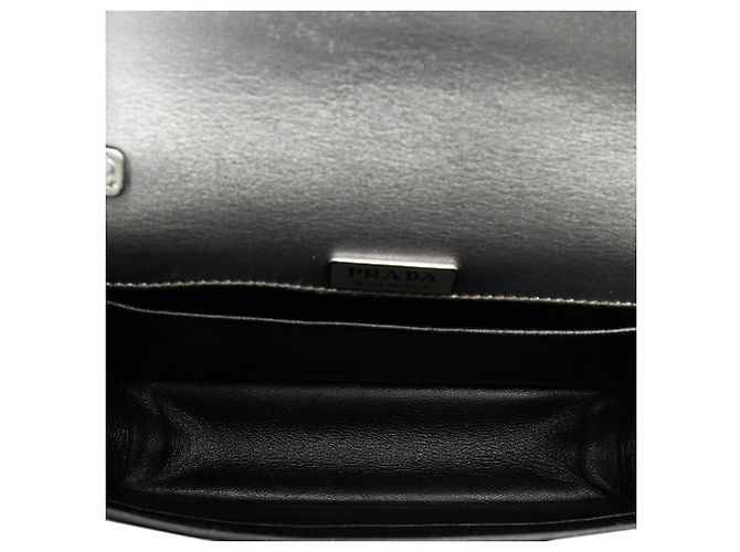 Prada Silberne Saffiano-besetzte Metallic Vitello Cahier Tasche - Ansicht 4