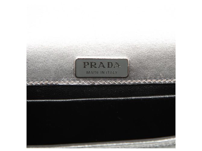 Prada Silberne Saffiano-besetzte Metallic Vitello Cahier Tasche - Ansicht 5