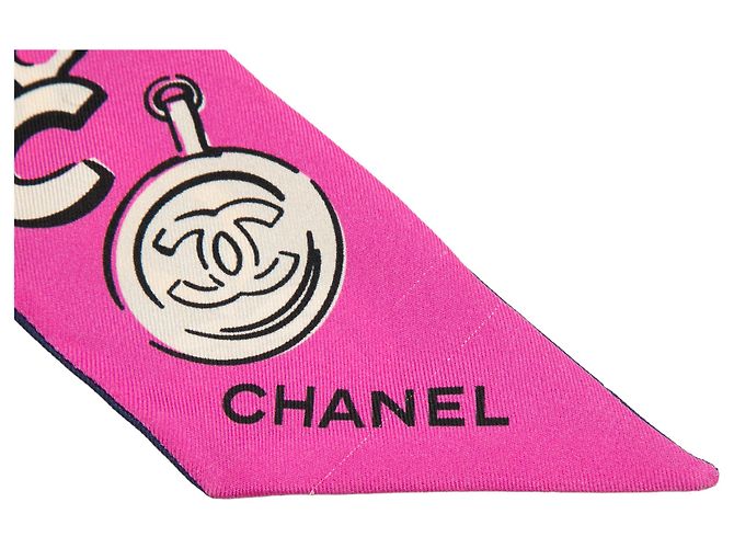 Bufanda Slim de Seda con Estampado Coco Charms Rosa de Chanel - vista 2