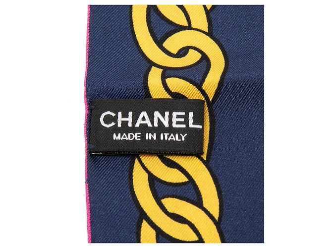 Bufanda Slim de Seda con Estampado Coco Charms Rosa de Chanel - vista 3
