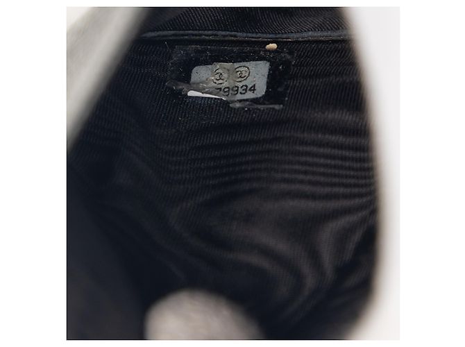 Cartera Trifold Caviar Negra CC de Chanel Negro - vista 6