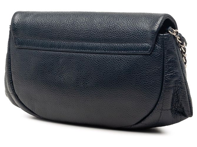 Wallet On Chain Carteira meia-lua em caviar azul CC da Chanel com corrente Azul marinho - vista 2