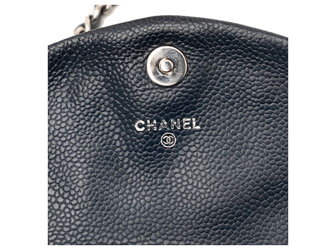 Wallet On Chain Carteira meia-lua em caviar azul CC da Chanel com corrente Azul marinho - vista 5