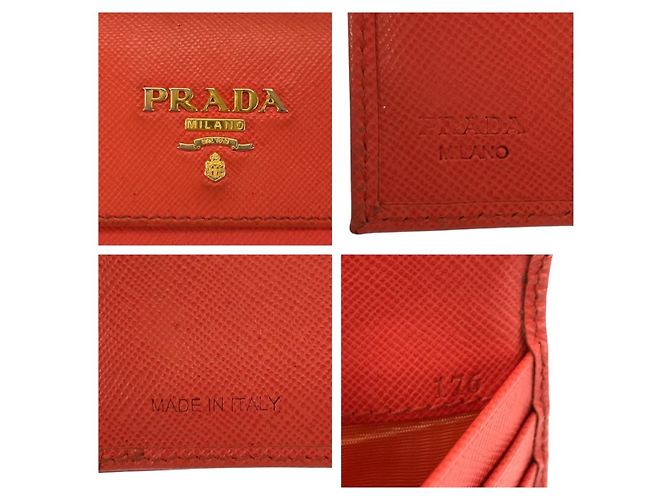 Billetera compacta de cuero Prada con logo, hardware dorado naranja - vista 3
