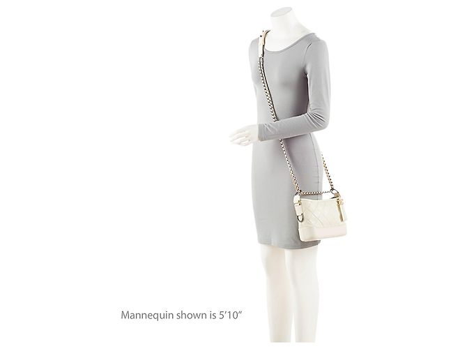 Chanel Gabrielle Piccola Hobo in Pelle di Vitello Invecchiata Bianco - vista 5