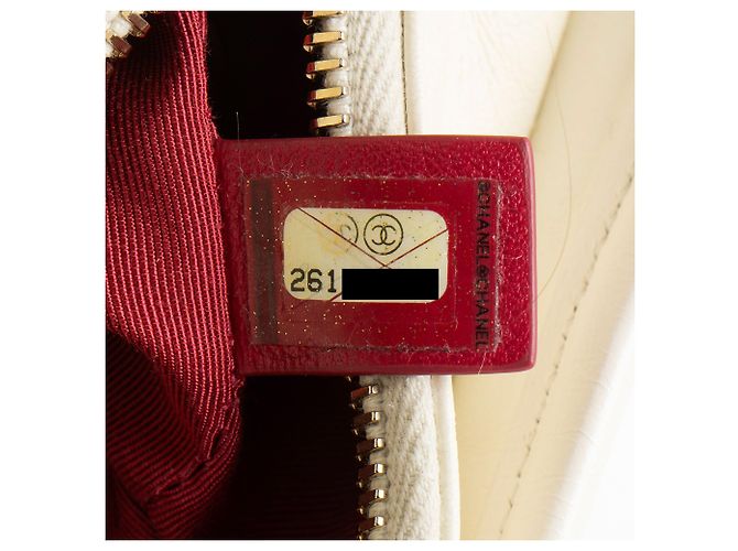 Chanel Gabrielle Piccola Hobo in Pelle di Vitello Invecchiata Bianco - vista 6