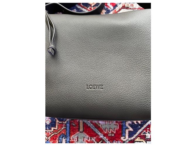 Borsa a spalla Loewe Loop in Pelle Verde Kaki Verde scuro - vista 4