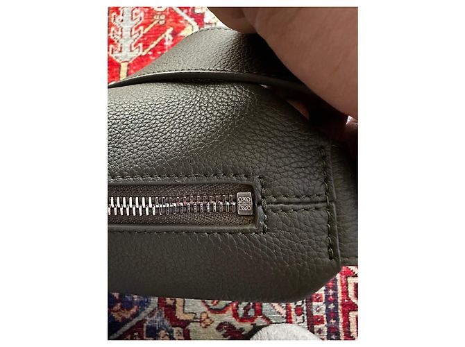 Borsa a spalla Loewe Loop in Pelle Verde Kaki Verde scuro - vista 6