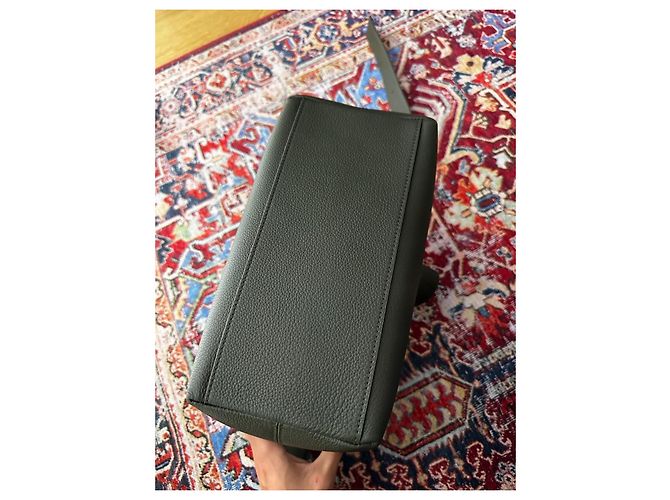 Borsa a spalla Loewe Loop in Pelle Verde Kaki Verde scuro - vista 7