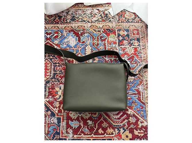 Borsa a spalla Loewe Loop in Pelle Verde Kaki Verde scuro - vista 8