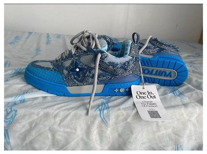 Sneakers Louis Vuitton blu decorate con strass Grigio Blu chiaro - vista 2