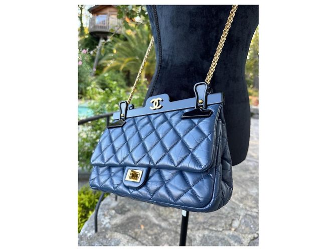 Bolso Chanel 2.55 con Solapa en Cuero Azul Marino - vista 8