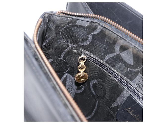 Borsa Tote Gancini in pelle nera e oro Salvatore Ferragamo Auth YKZ727 - vista 20