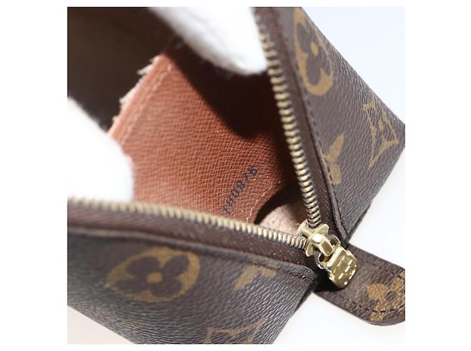 LOUIS VUITTON Pochete Cosmética Demi Ronde Monograma M47520 LV Auth BA12002 - vista 12