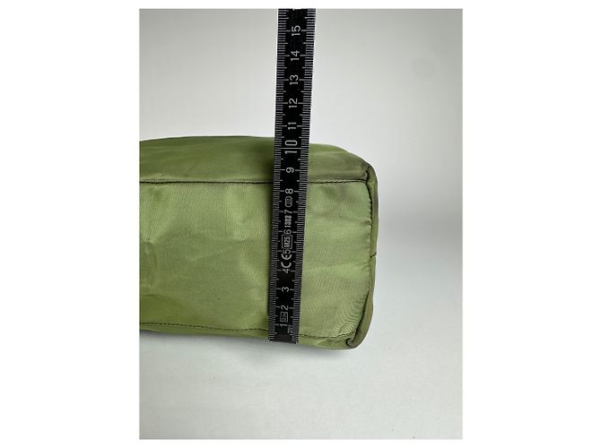 Tote Vintage Prada Dreiecks-Polyester-Tasche grün - Ansicht 14