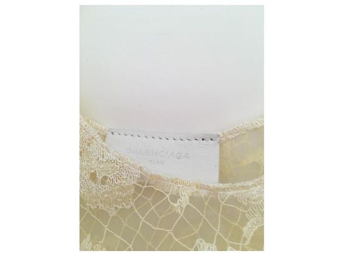 Bolsa shopper assinada Balenciaga em renda marfim/creme. - vista 5