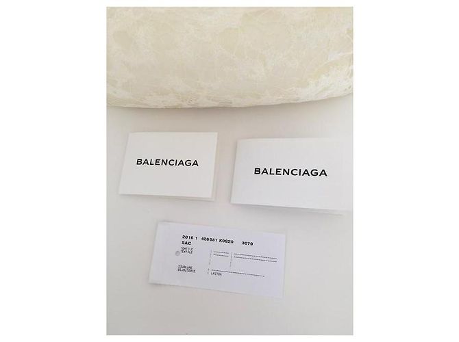 Bolsa shopper assinada Balenciaga em renda marfim/creme. - vista 7