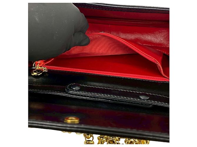 Gucci Schultertasche aus altem Kalbsleder mit Kette Schwarz - Ansicht 10
