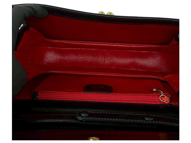 Gucci Schultertasche aus altem Kalbsleder mit Kette Schwarz - Ansicht 9