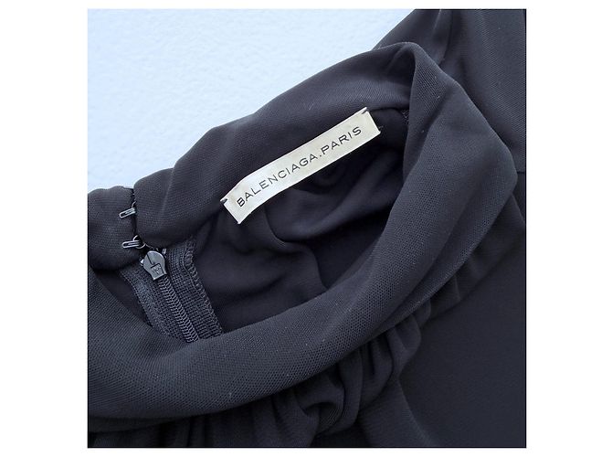 Balenciaga Schwarzes Viscose Kleid mit Rüschen - Ansicht 4