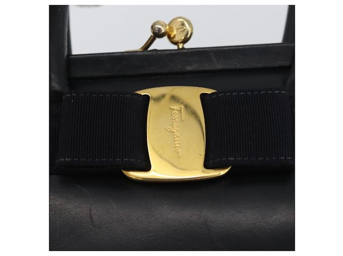 Borsa a mano Vala in pelle blu navy e oro di Salvatore Ferragamo Auth hk3588 D'oro - vista 17