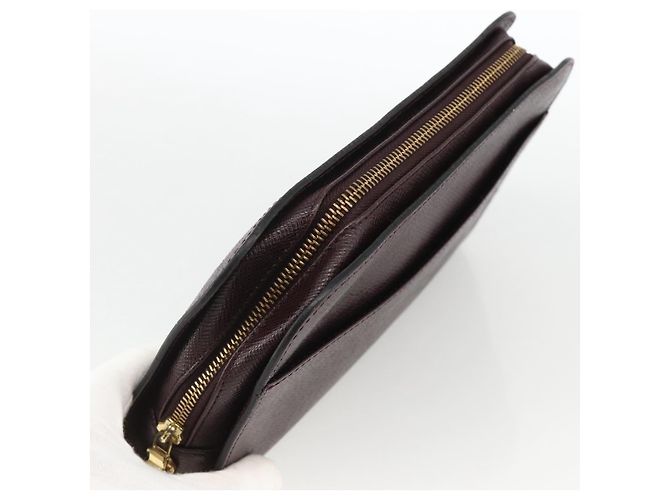 LOUIS VUITTON Taiga Baikal Clutch Bag Acajou M30186 LV Auth AMZ144 Marrone - vista 6