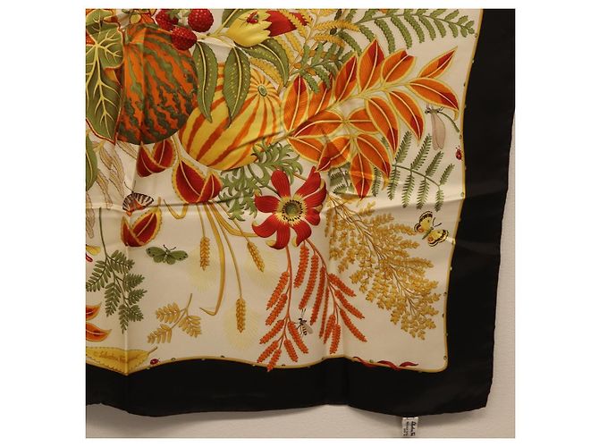 Sciarpa in seta nera Salvatore Ferragamo Auth 174683A Nero - vista 10