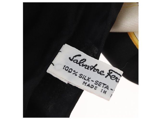 Sciarpa in seta nera Salvatore Ferragamo Auth 174683A Nero - vista 11