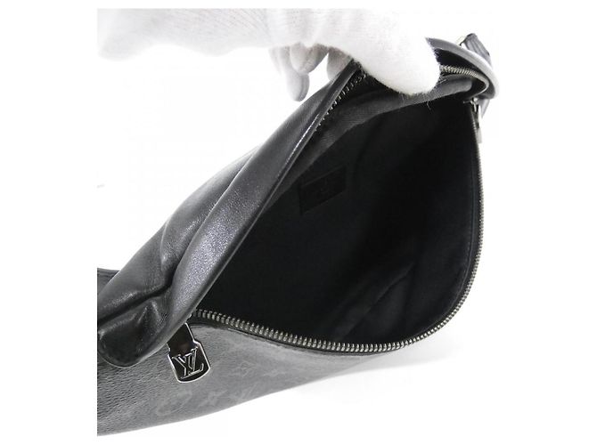Bumbag Discovery Monogram Eclipse M44336 di Louis Vuitton Nero - vista 10