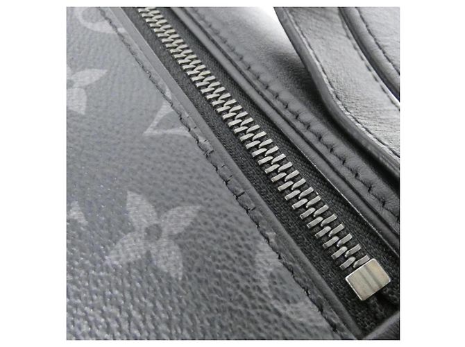 Bumbag Discovery Monogram Eclipse M44336 di Louis Vuitton Nero - vista 6