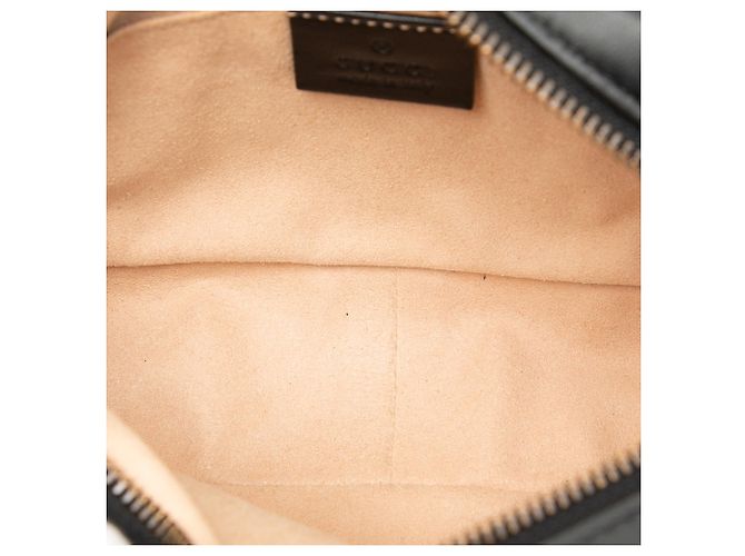 Gucci Mini GG Marmont in pelle nera matelassé a tracolla Nero - vista 4