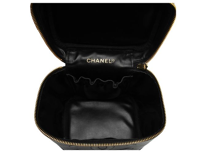 Vanity Beauty Case Caviar Nero CC di Chanel - vista 4