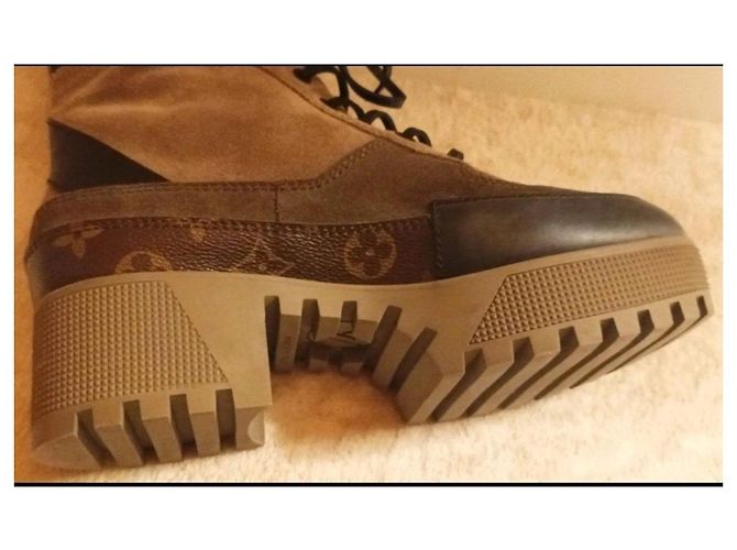Stivali Louis Vuitton in pelle e camoscio marrone - vista 3
