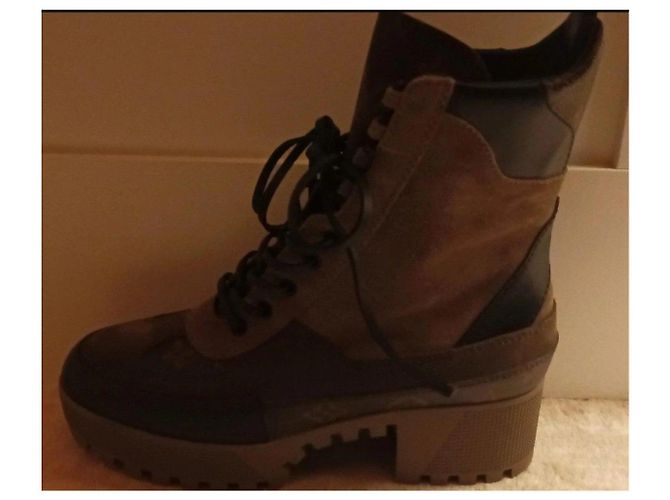 Stivali Louis Vuitton in pelle e camoscio marrone - vista 4