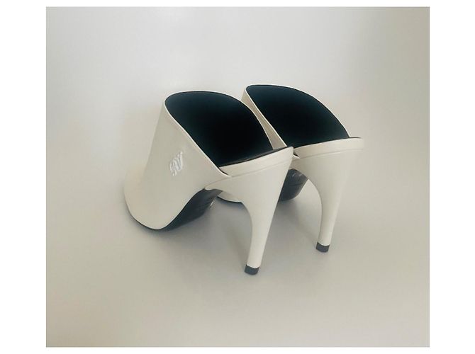 Mule Roger Vivier in pelle bianca a punta Bianco - vista 4