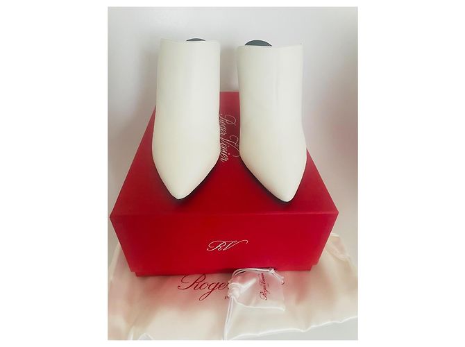 Mule Roger Vivier in pelle bianca a punta Bianco - vista 6