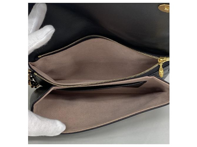 Borsa a Spalla Pochette Coussin Monogramma Embossato Louis Vuitton Nero - vista 4