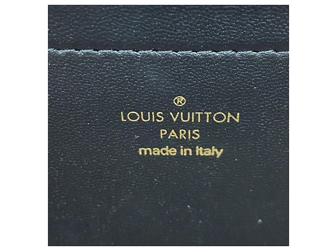 Borsa a Spalla Pochette Coussin Monogramma Embossato Louis Vuitton Nero - vista 5