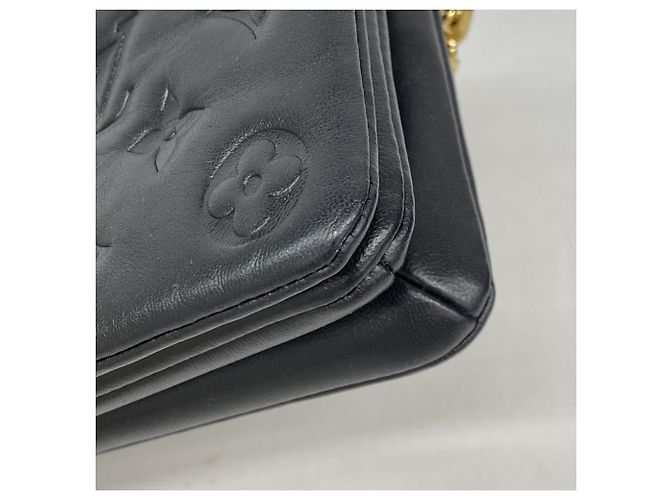 Borsa a Spalla Pochette Coussin Monogramma Embossato Louis Vuitton Nero - vista 6