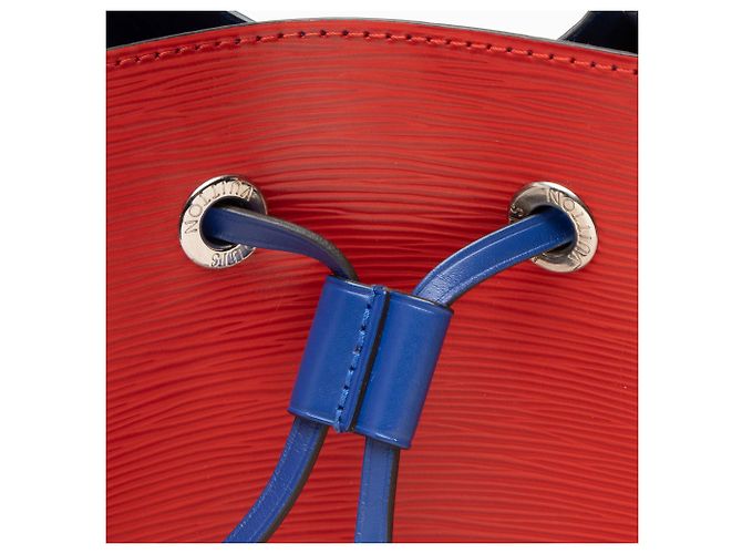 Néonoé Borsa a Spalla Neonoe in Pelle Epi Louis Vuitton Blu - vista 10